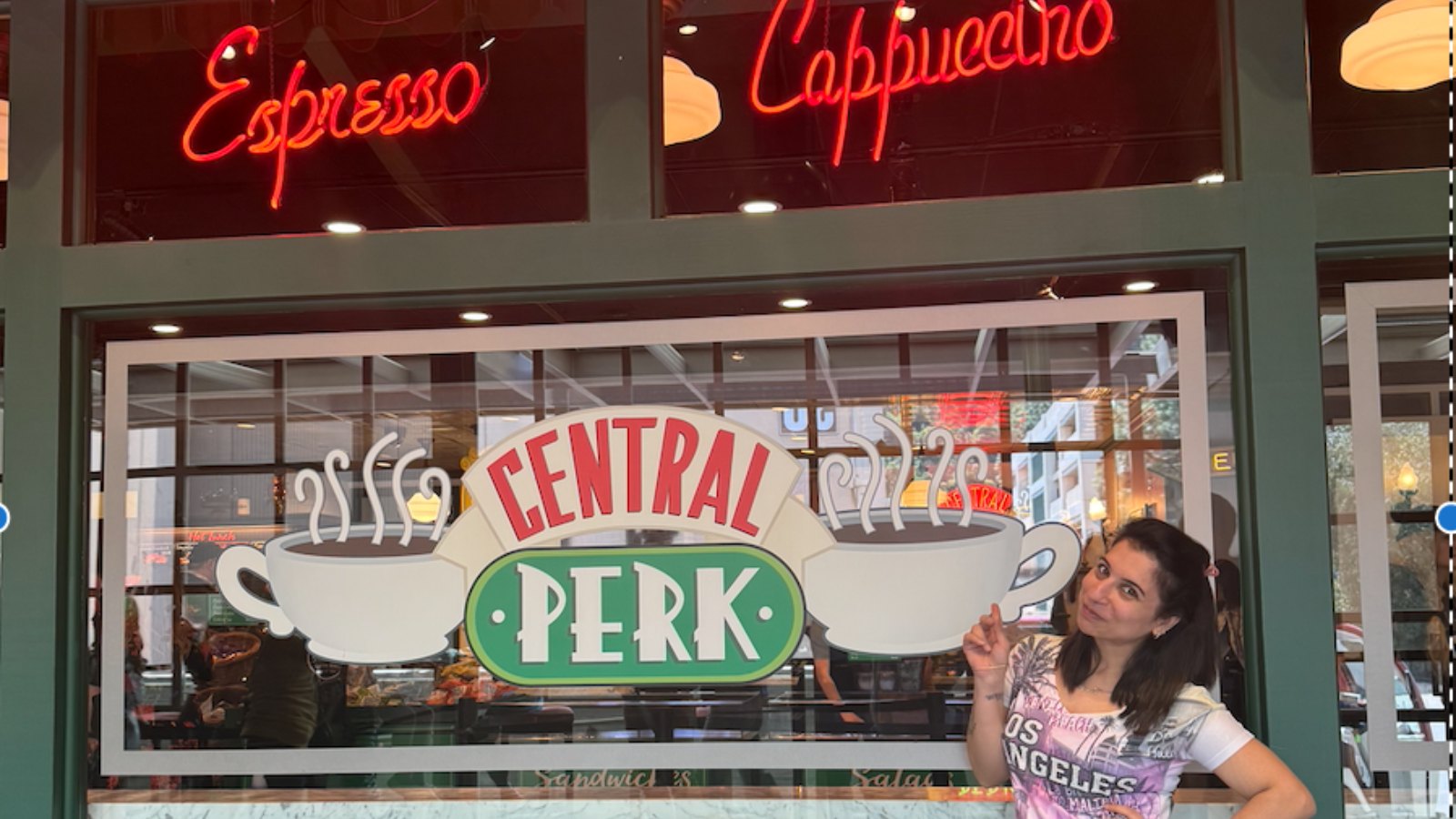 Visiting the Friends Sets at Warner Bros. Studio LA: Central Perk, Cost and Tips